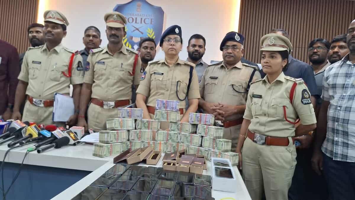 DCP North Zone team with seized cash