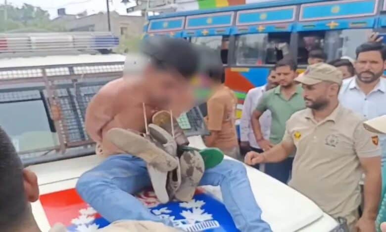 J&K police officers parade theft accused with garland of shoes