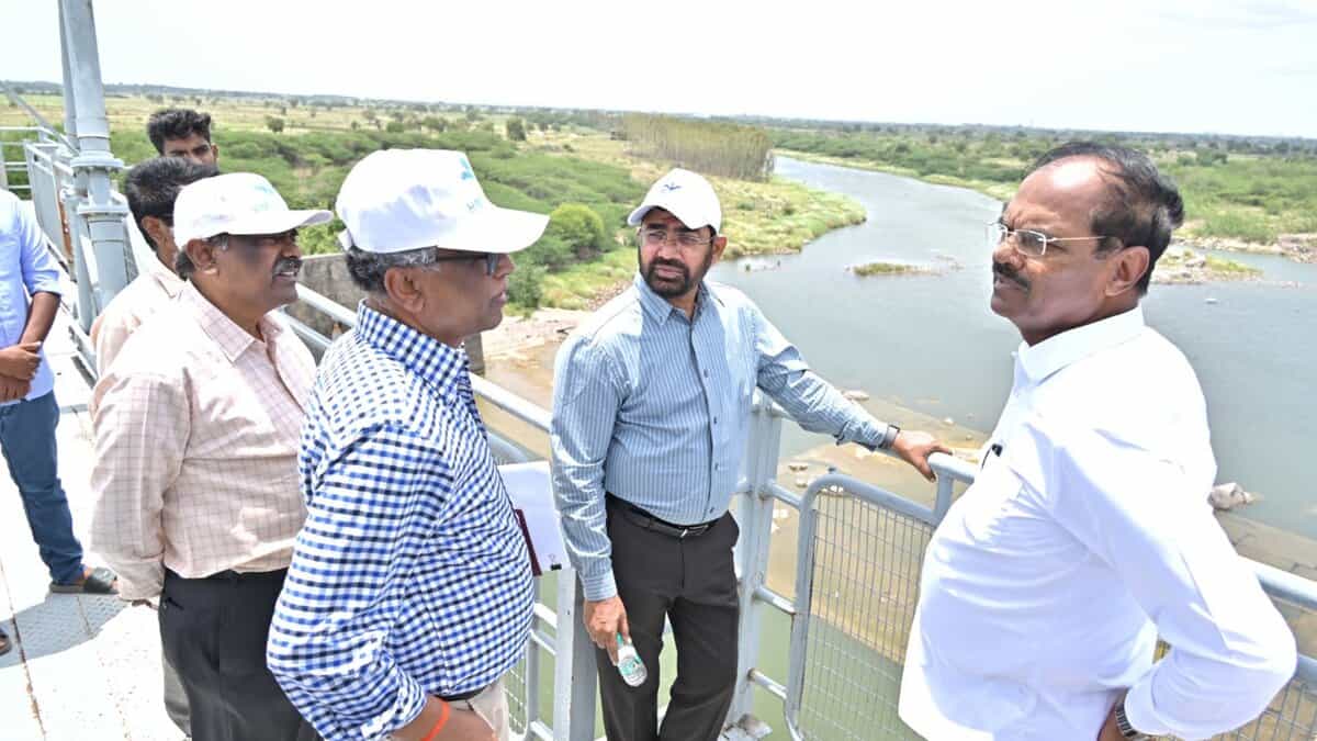 Hyderabad Water Board managing director inspects Manjeera dam