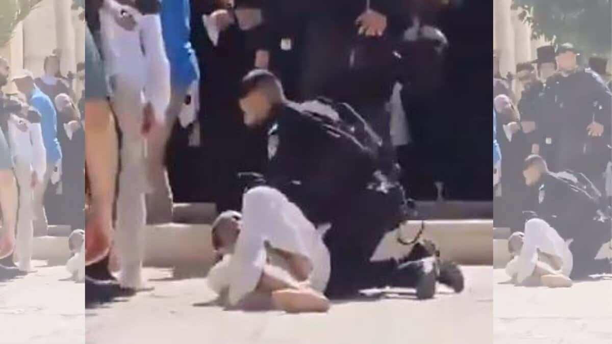 A Jewish settler is caught by security inside the Al Aqsa mosque