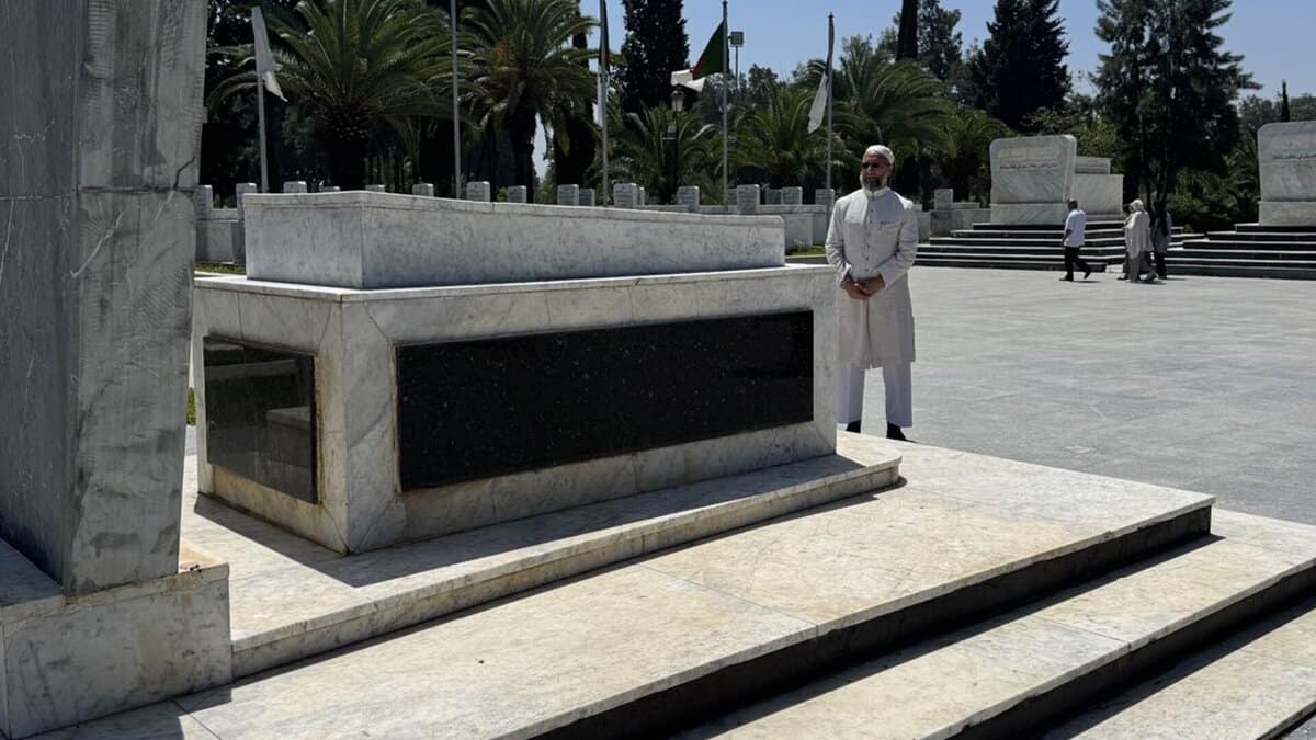 Owaisi visits grave of Algerian freedom fighter Amir Abdul Qadir.