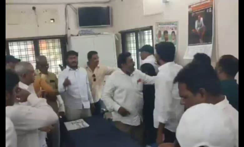 Corporator threatens GHMC official