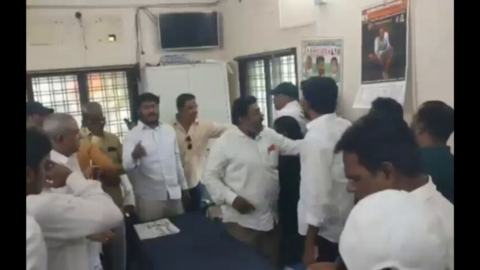 Corporator threatens GHMC official