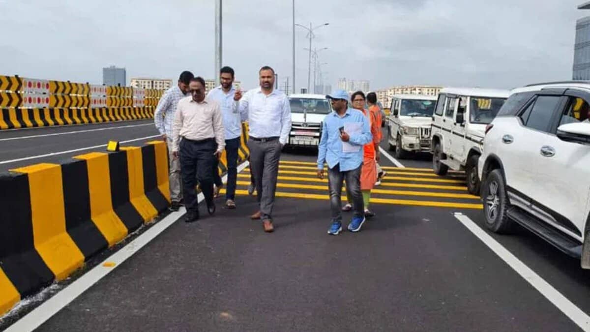 GHMC Commissioner inspects shilpa layout flyover