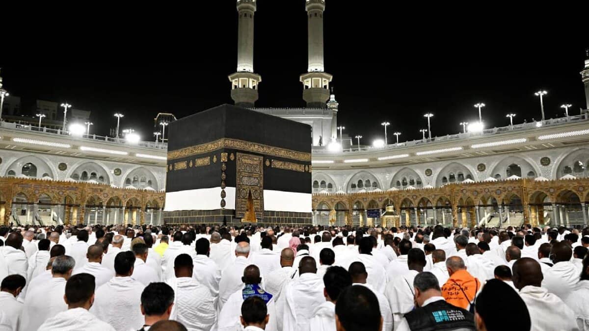 Hundreds of thousands of Haj pilgrims in white ihram garments perform Tawaf Al-Qudum (Tawaf of Arrival) around the Kaaba at Masjid al-Haram in Makkah on the evening of June 3, marking the beginning of the annual Haj pilgrimage.