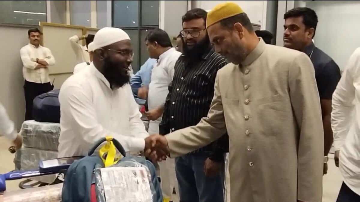 Haj pilgrims return to Telangana