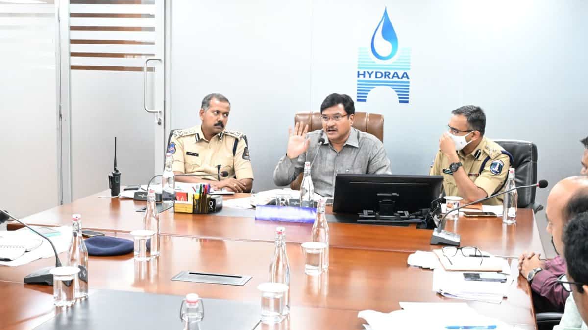 HYDRAA conducts review meeting with traffic officials