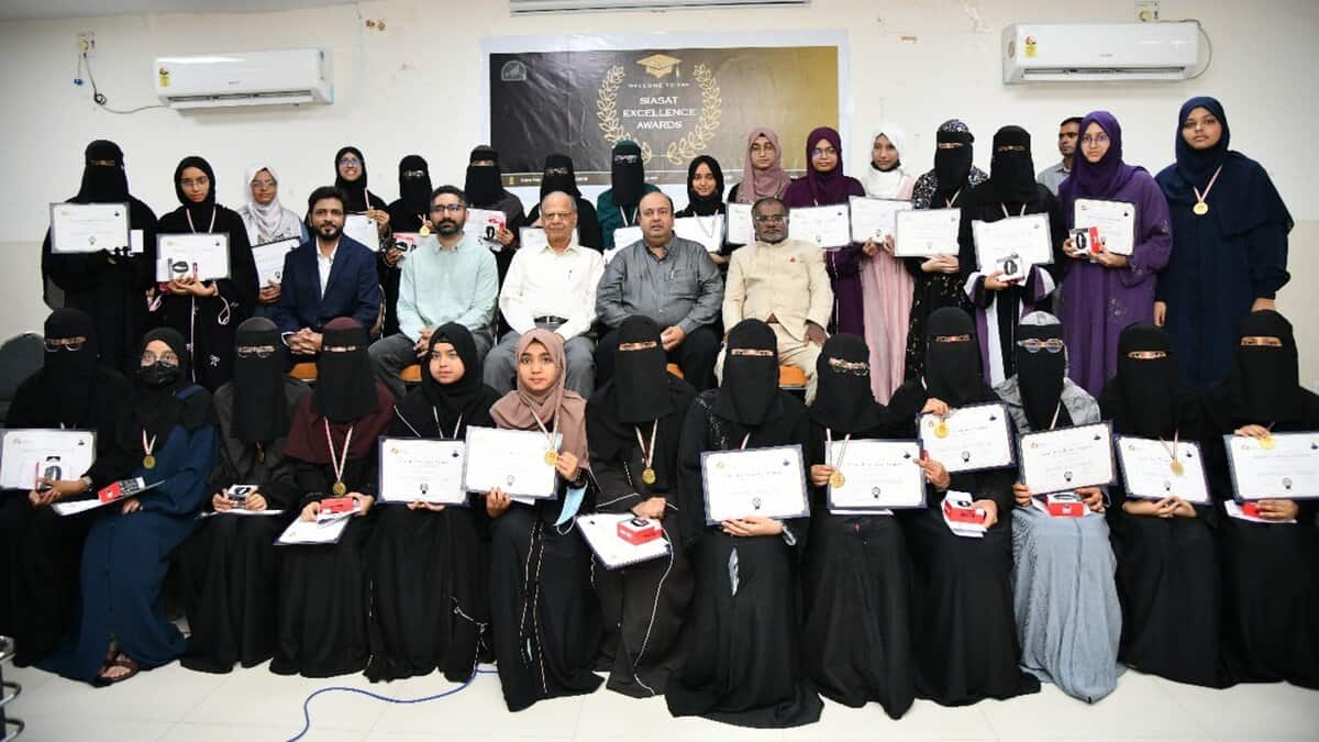 Siasat felicitates inter BiPC students
