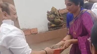 Image of BJP Leader Madhavi Latha installing an idol at Malakpet.