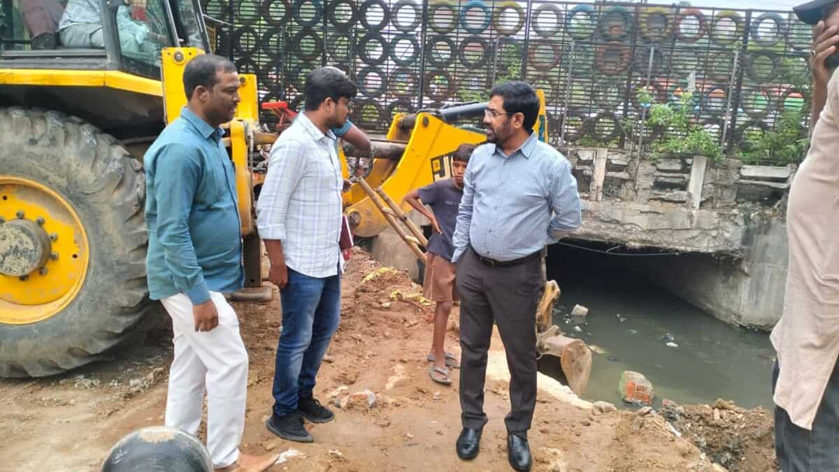 pipeline at chinatl basti restored after HYDRAA encroachment drive