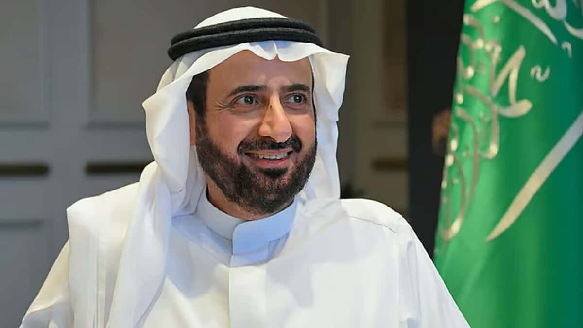 The image of Saudi Minister of Haj and Umrah, Dr Tawfiq bin Fawzan Al-Rabiah, dressed in traditional Saudi attire.