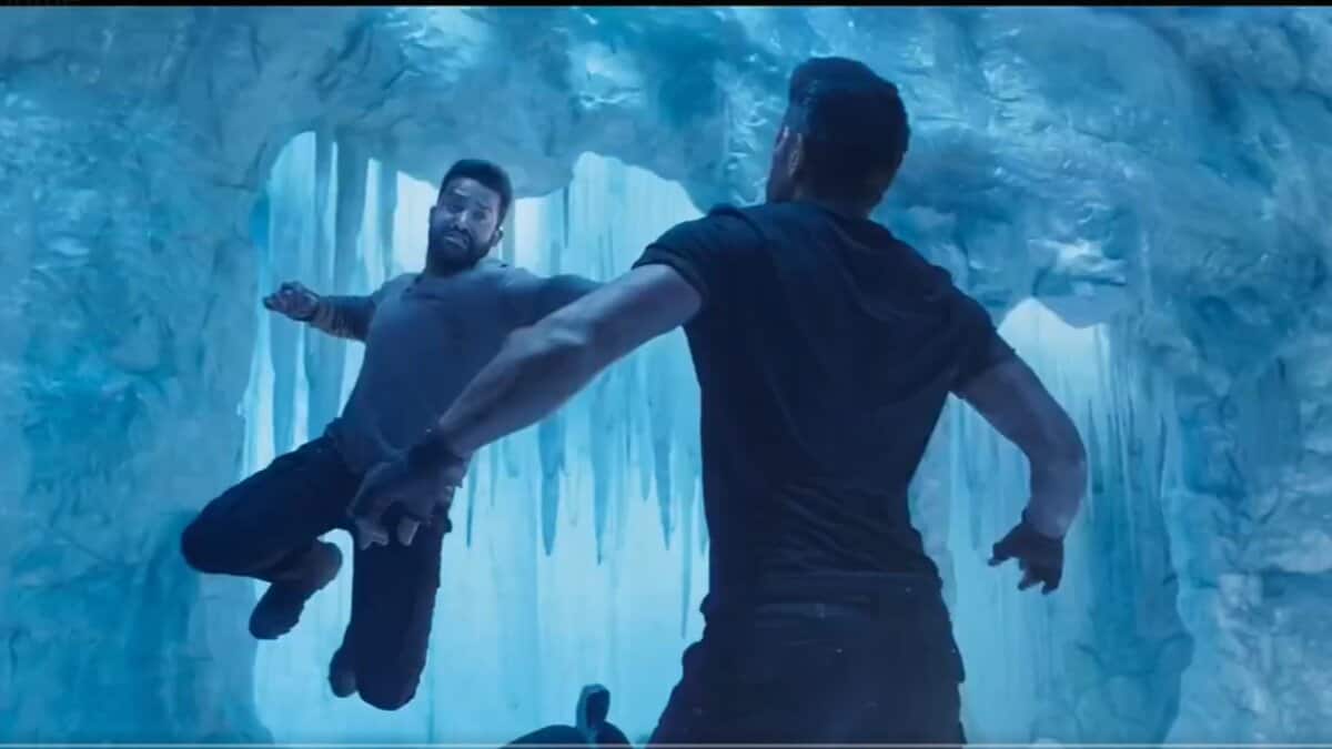 War 2 actors Jr NTR and Hrithik Roshan