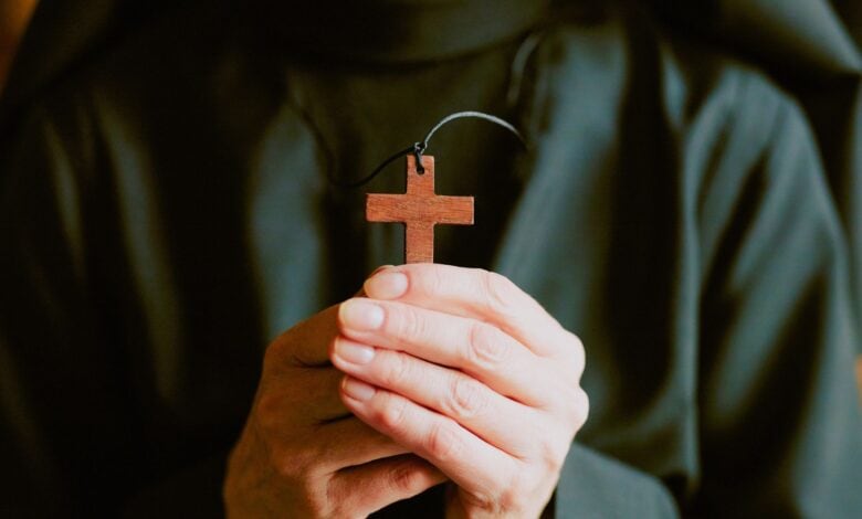 Woman holding a cross for Kerala nuns get bail in Chattisgarh NIA court story