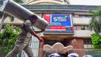 Mumbai People walk past the Bombay Stock Exchange (BSE) building, in Mumbai,