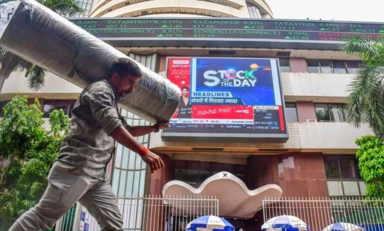 Mumbai People walk past the Bombay Stock Exchange (BSE) building, in Mumbai,