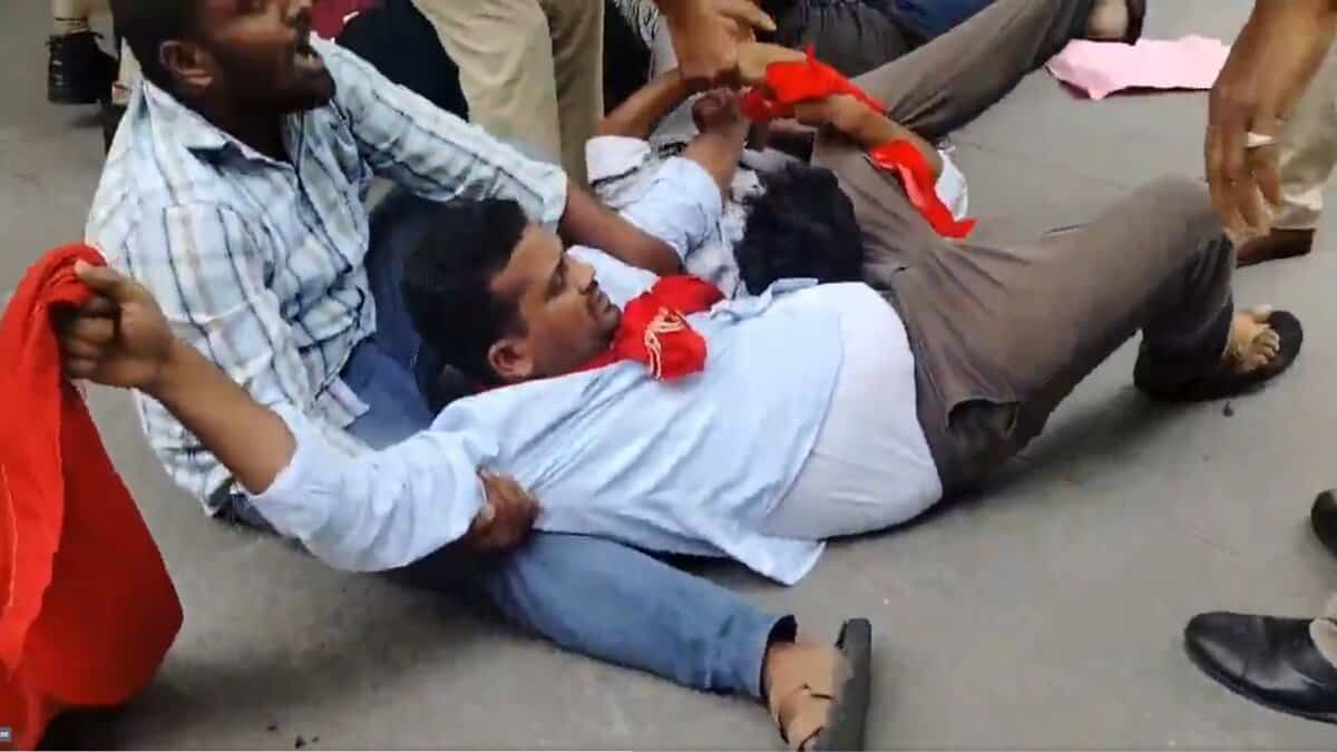 PDSU members being detained from Telangana CM's residence
