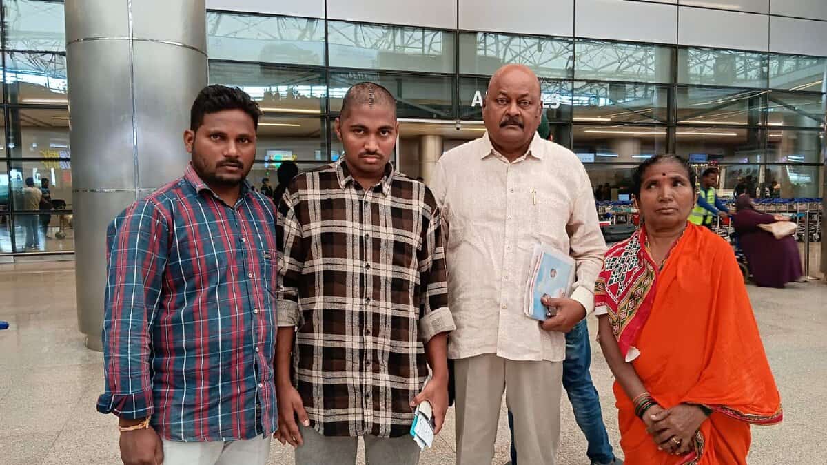 Saibaba with NRI Advisory Committee vice chairman Mand Bheem Reddy and family members after Saudi repatriation.