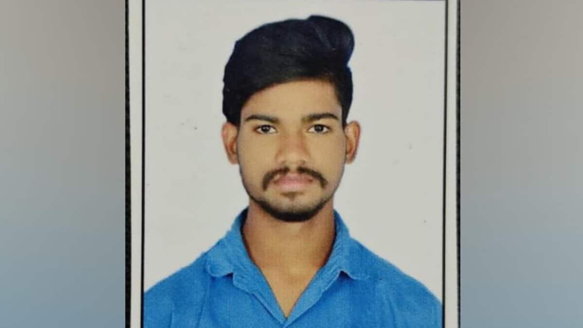 The image of a Gorre Rajendhar, a Telangana man who is stranded in Dubai.