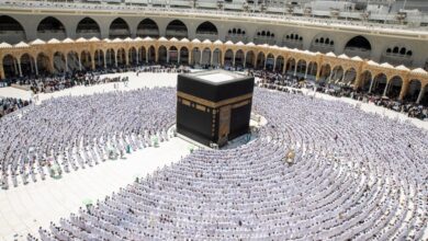 Pilgrims perform Umrah