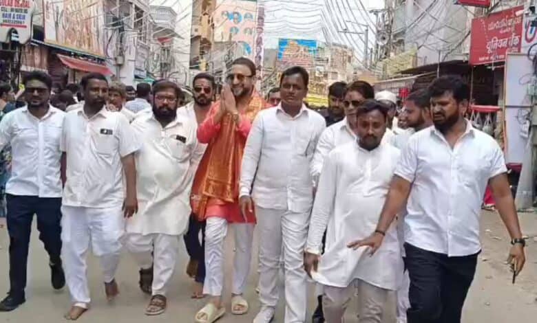 Congress leader and Nampally Assembly contestant Feroz Khan visited the Old City on the occasion of Bonalu temple festival