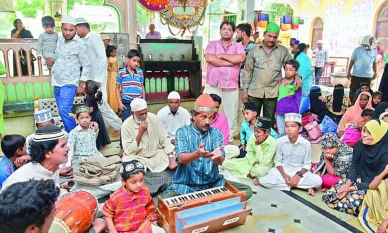 Qawaali at Yousafain Dargah in Nampally