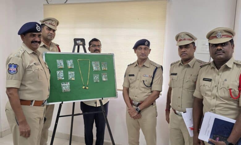 Gold ornaments worth Rs 2,21,000 recovered by Jagadgirigutta police