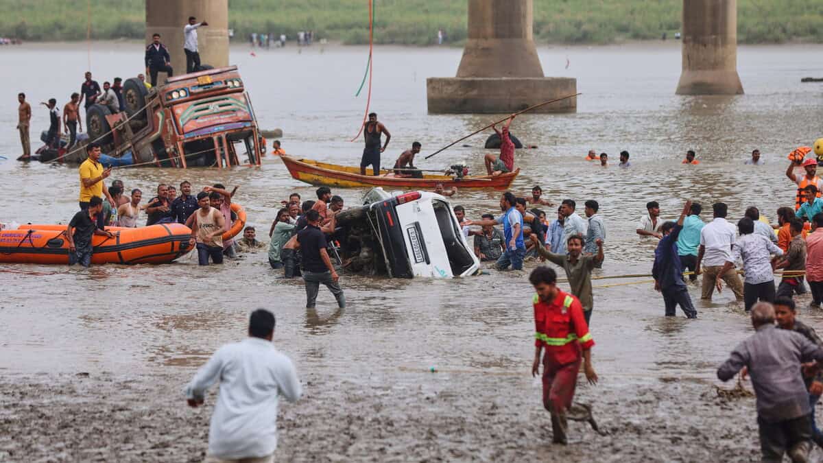 Bridge Collapse in Vadodara