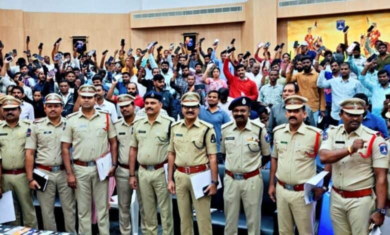 Cyberabad CCS recovers 827 lost mobile phones
