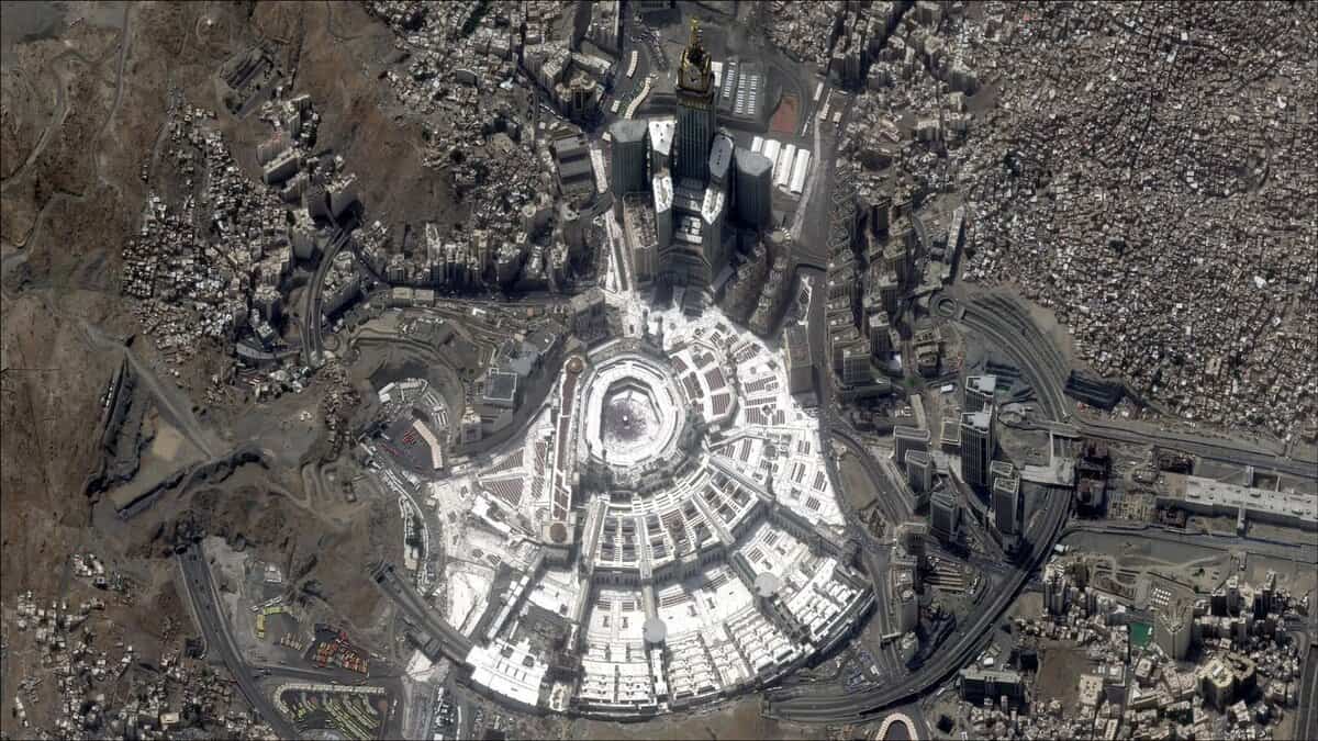 Satellite image of the Grand Mosque in Makkah and its surrounding cityscape, including the Abraj Al Bait Towers.