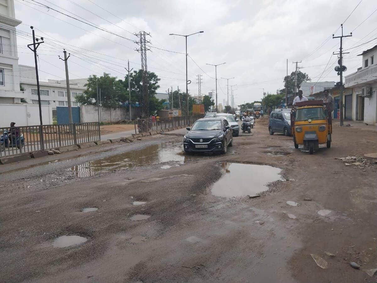 Image of the Katedan road in Hyderabad.