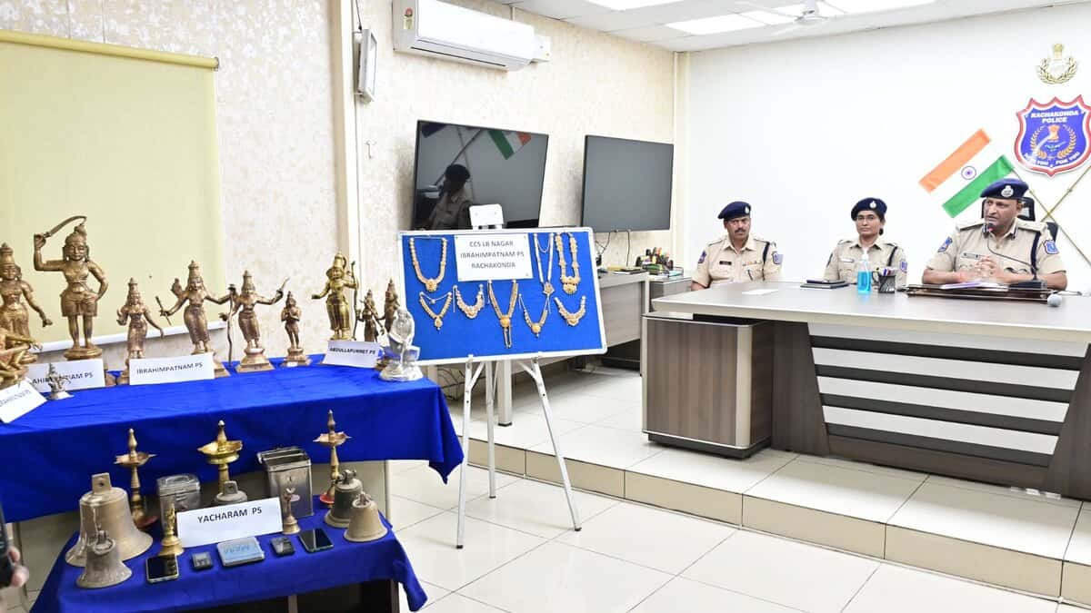 Temple thieves caught by Ibhrahimpatnam police