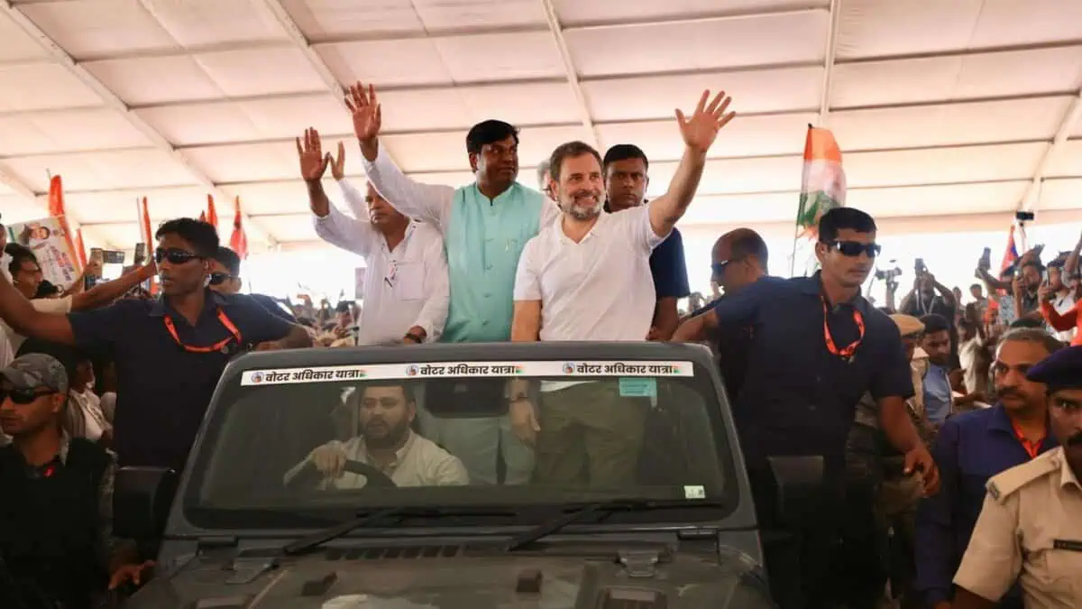 Congress leader Rahul Gandhi with RJD leader Tejashwi Yadav