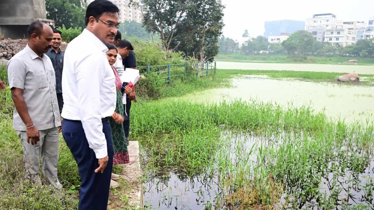 HYDRAA inspects rock formations, lakes in Hyderabad