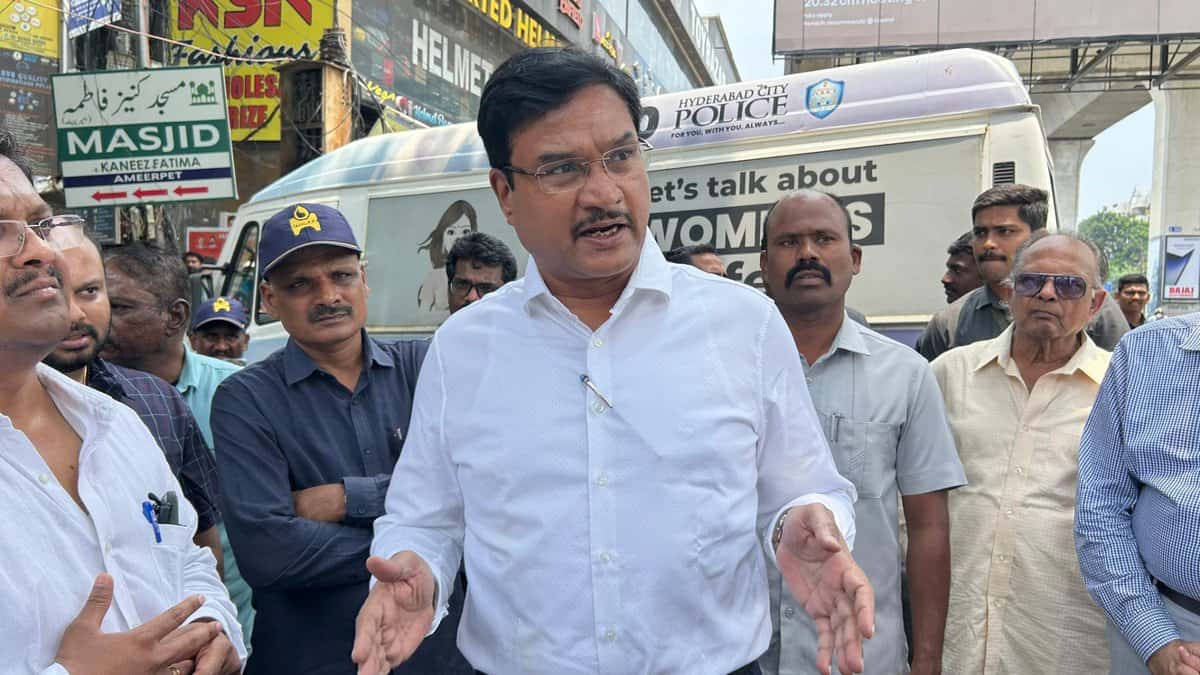 HYDRAA commissioner inspects waterlogging, reviews complaints on encroachments