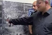 Israeli National Security Minister Itamar Ben-Gvir points at a large photo of Gaza destruction displayed for Palestinian prisoners, August 20.