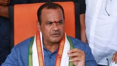 Roads and buildings minister Komatireddy Venkat Reddy criticises BRS working president KTR for calling Congress a 'dirty' and 'third grade' party.
