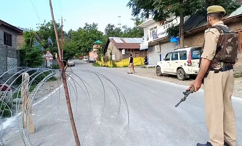 2 soldiers killed, as many injured as anti-terror ops in J-K's Kulgam enters 9th day