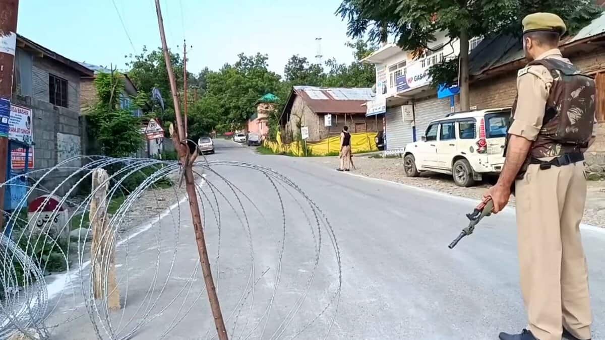 2 soldiers killed, as many injured as anti-terror ops in J-K's Kulgam enters 9th day