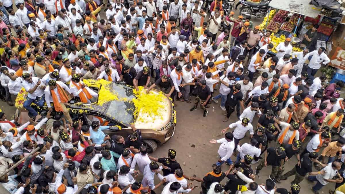 Manoj Jarange leaves for Mumbai