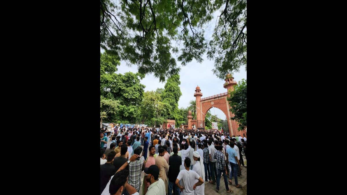 Students protest in AMU over fee hike