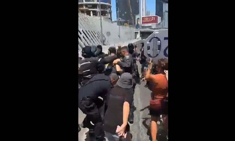 Police detain protestors in Israel