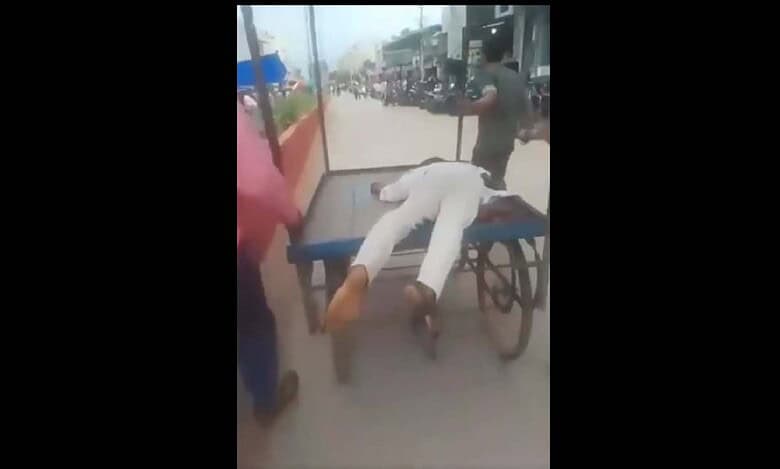A dead body taken to hospital in Telangana on pushcart