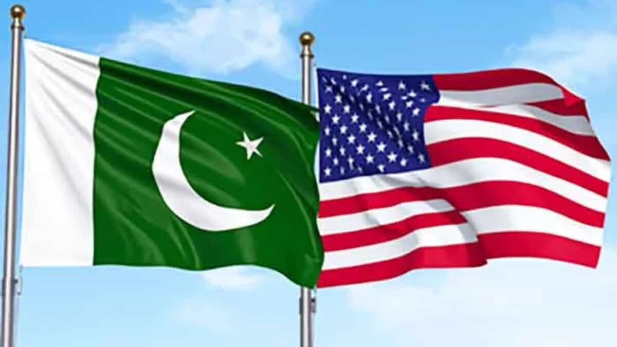 Pakistan and United State flag