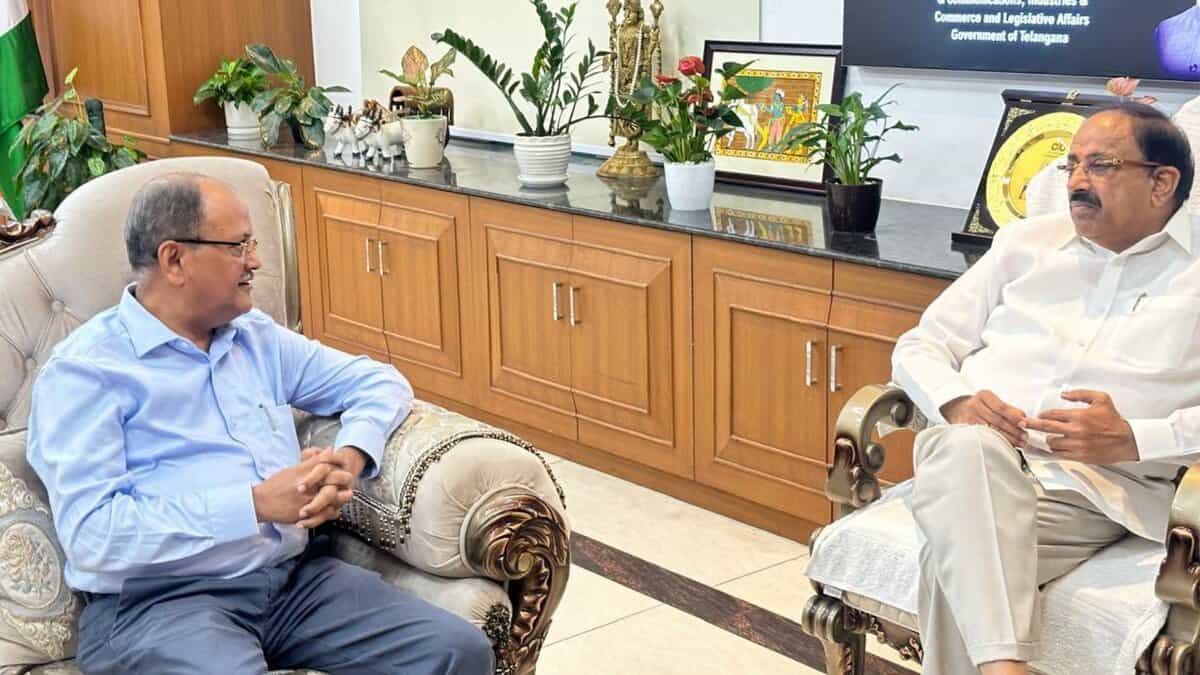 Agriculture Minister Tummala Nageswar Rao met with the RFCL CEO urging speedy dispatch of urea to Telangana