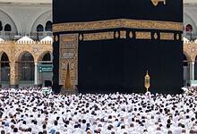 A large crowd of Umrah pilgrims dressed in white garments gathered around the Kaaba in Makkah.