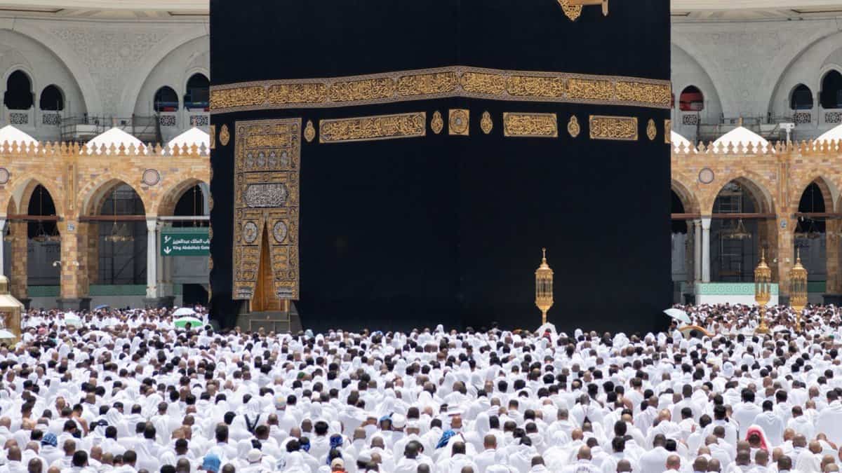 A large crowd of Umrah pilgrims dressed in white garments gathered around the Kaaba in Makkah.