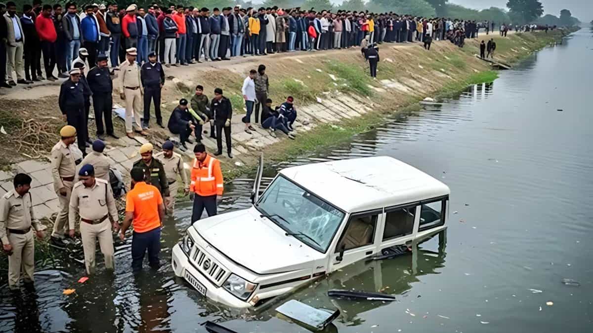 Police and rescue personnel at the spot after an SUV fell into the Saryu canal, leaving 11 people dead in Uttar Pradesh's Gonda district on Sunday