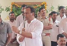Komatireddy Rajgopalreddy adresses a gathering in Munugode