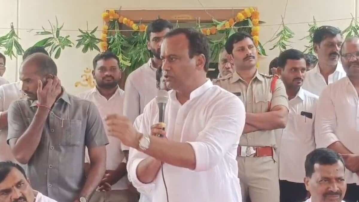 Komatireddy Rajgopalreddy adresses a gathering in Munugode
