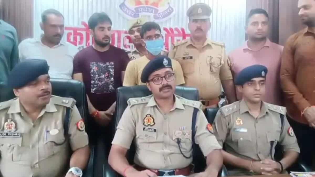 UP police with accused Surjeet who raped and murdered his cousin hours after she tied him rakhi